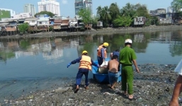 Phát hiện thi thể người đàn ông ở bờ kênh với vết máu trên lưng